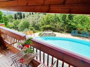 Fotografie z fotogalerie ubytování Luxury Wooden Villa with Pool, The Nest v destinaci Kato Korakiana