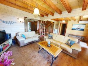 Fotografie z fotogalerie ubytování Luxury Wooden Villa with Pool, The Nest v destinaci Kato Korakiana