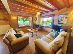 Kép Luxury Wooden Villa with Pool, The Nest szállásáról Káto Korakiánában a galériában