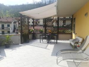a patio with a table and chairs on a balcony at La Terrazza in Vaglia