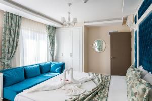 Giường trong phòng chung tại Microyal Hotel +66 ảnh