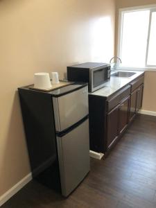 a kitchen with a sink and a microwave at Drift Inn, LLC in Santa Cruz