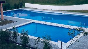 Hillview Apt w/ Pool Access - Free Wifi 내부 또는 인근 수영장