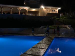 Hillview Apt w/ Pool Access - Free Wifi 내부 또는 인근 수영장