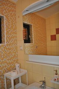 a bathroom with a sink and a mirror at Apartments Olive i Lavender in Mandre