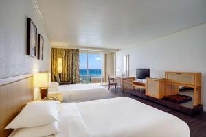 Postel nebo postele na pokoji v ubytování Hyatt Regency Guam