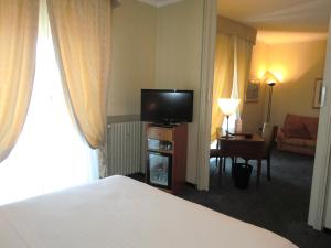 TV a/nebo společenská místnost v ubytování Hotel Ariston