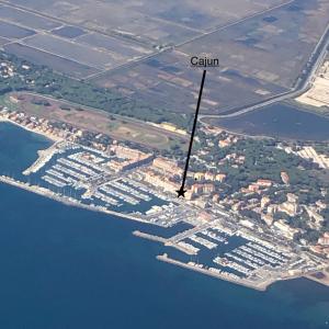 vistas a la ciudad desde un avión en Cajun, en Hyères