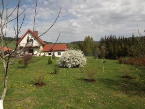 Vonkajšia záhrada v ubytovaní Apartament Fenowe Wzgórze
