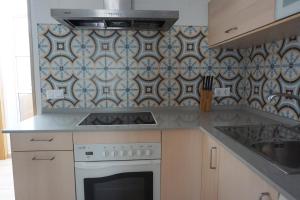 A kitchen or kitchenette at Adosado en playa de la Barrosa, casa Carlota