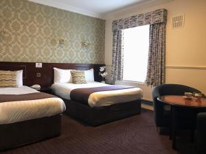 Postel nebo postele na pokoji v ubytování Club House Hotel Kilkenny