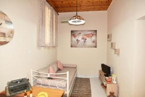 a small room with a bed and a television in it at BETTY'S HOUSE in Pythagoreio