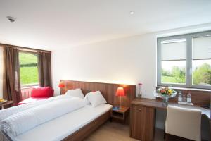 Letto o letti in una camera di Seehotel Delphin