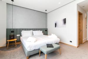 Postel nebo postele na pokoji v ubytování Korpa Deli Rooms