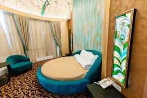Postel nebo postele na pokoji v ubytování Khan-Chinar Hotel