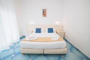 Postel nebo postele na pokoji v ubytování Hotel De Rosa