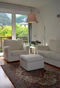 A seating area at Riva Celeste
