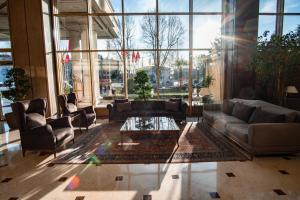 A seating area at Eresin Hotels Topkapı