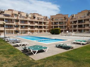 Baseinas apgyvendinimo įstaigoje Apartamento Serendipia Resort Cala Bona @Mallorca arba netoliese