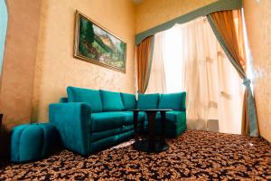 Posezení v ubytování Khan-Chinar Hotel