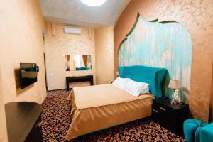 Postel nebo postele na pokoji v ubytování Khan-Chinar Hotel