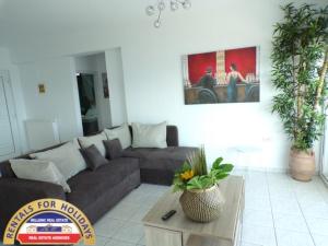 A seating area at HELLENIC ESTATE SUITES