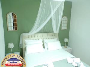 A bed or beds in a room at HELLENIC ESTATE SUITES