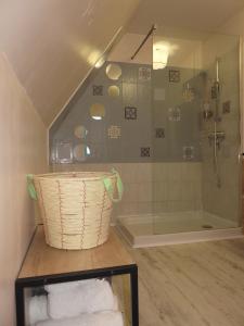 Ванна кімната в Grand appartement chaleureux