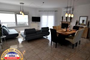 A television and/or entertainment centre at HELLENIC ESTATE SUITES