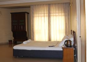 Katil atau katil-katil dalam bilik di Hotel Pooja International