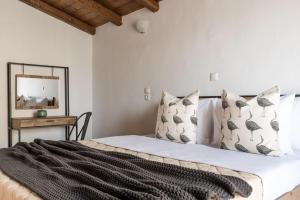 a bedroom with a bed with a mirror and a table at Villa Margarita in Anafonítria