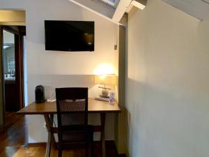 TV a/nebo společenská místnost v ubytování Porta Ronca - B&B, Suites & Apts