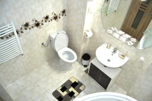 Kylpyhuone majoituspaikassa Black Sea Apartament