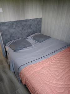 Postel nebo postele na pokoji v ubytování eurl de l'écluse