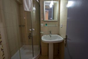 Ванная комната в Mitos Apartments