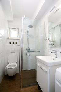 Kúpeľňa v ubytovaní Apartments Romarin + 37 fotografií