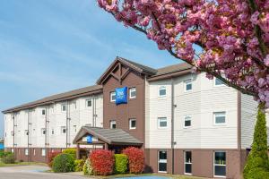 a rendering of a hotel with a building at Ibis budget Rouen Petit Quevilly in Le Petit-Quevilly