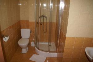 Uma casa de banho em Hotel Prokocim