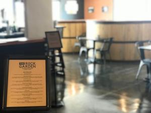 红沙酒店餐厅或其他用餐的地方