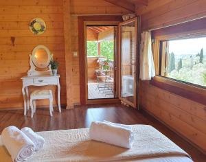 Fotografie z fotogalerie ubytování Luxury Wooden Villa with Pool, The Nest v destinaci Kato Korakiana