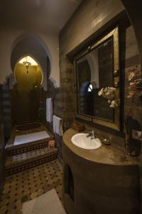 Koupelna v ubytování Riad Maison Belbaraka + 37 fotografií