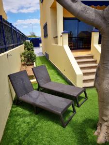 A seating area at Bahía Meloneras