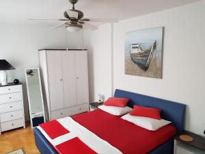 Un pat sau paturi într-o cameră la Apartment Silva free wifi free parking