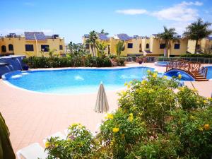 The swimming pool at or close to Bahía Meloneras