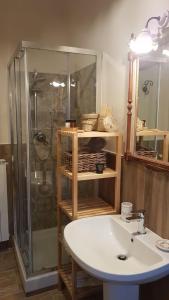 A bathroom at La Salita B&B