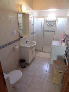 Ванная комната в izmir Tatil Evi Beach Resort Seferihisar