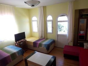 Кровать или кровати в номере izmir Tatil Evi Beach Resort Seferihisar