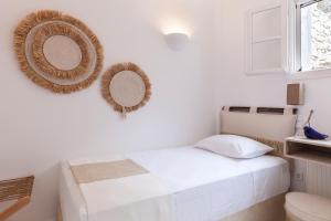 Postel nebo postele na pokoji v ubytování Amalgam Homes Paros