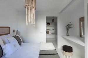 Postel nebo postele na pokoji v ubytování Amalgam Homes Paros