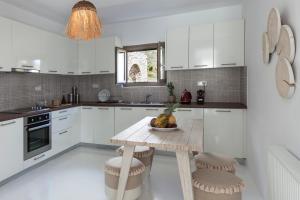 Kuchyň nebo kuchyňský kout v ubytování Amalgam Homes Paros